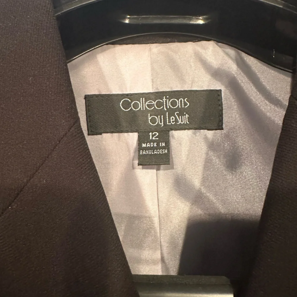 Le Suit Women’s Skirt Suit - Picture 2 of 7
